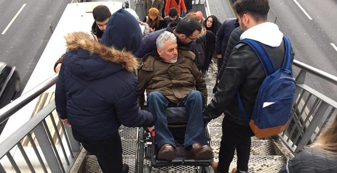 Beşyol metrobüs durağını kullanmak isteyen engellilerin çilesi devam ediyor