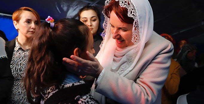 İYİ Parti lideri Akşener'den şehit ailesine taziye ziyareti