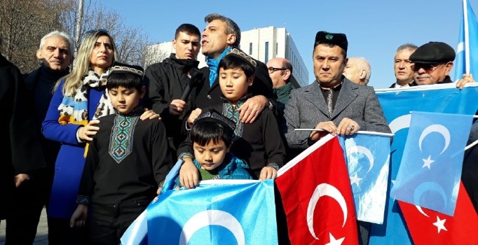 Kızılay Meydanı’nda Uygur Türklerine destek eylemi