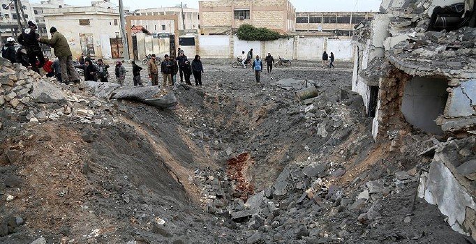 Esad ateşkesi yok saydı, İdlib'i bombaladı: 17 sivil can verdi