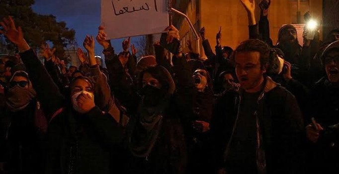 ‘Protesto idamları’ devam ediyor: İran iki kişiyi daha infaz etti