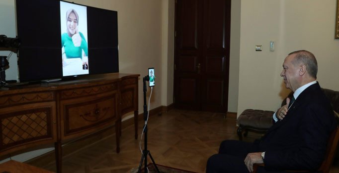 Cumhurbaşkanı Erdoğan, bilgi yarışmasına katılan konuşma engelli Gülsüm Genç'le görüştü