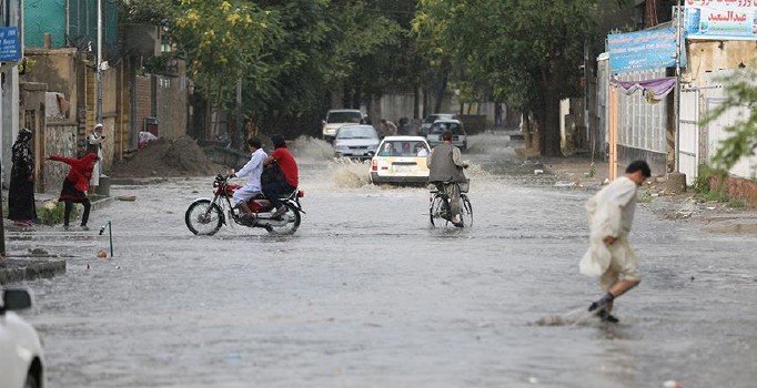 Afganistan'ın iki eyaletini sel vurdu, 11 kişi can verdi