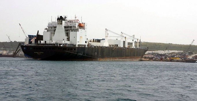 İzmir Limanında 122 ton kaçak akaryakıt ele geçirildi