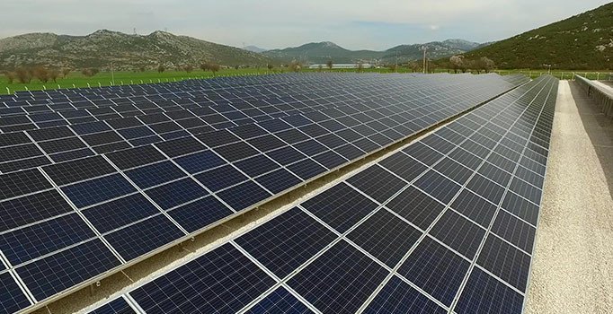 Güneş enerji santrali ile çiftçilerin yüzü gülüyor