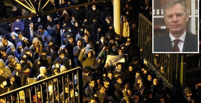 İran Mehr Ajansı, İngiliz elçinin protesto görüntülerini yayınladı