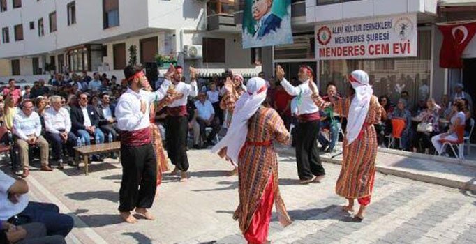 İzmir'de 7 cemevinin imar planlarına ibadet alanı olarak işlenmesi kararlaştırıldı
