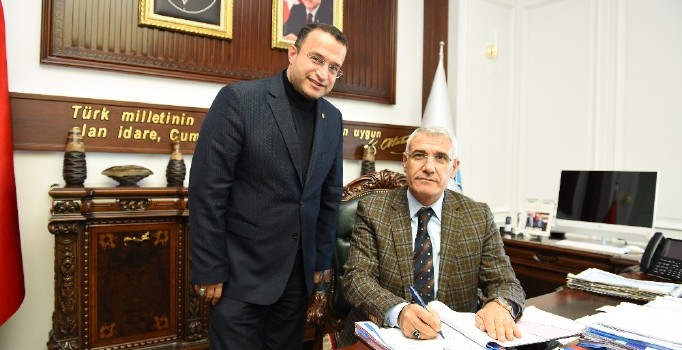 Battalgazi Belediyesi işçilerine toplu sözleşme imzalandı