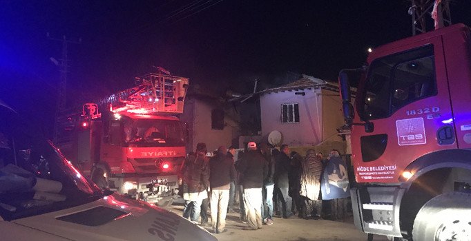 Niğde'de iki katlı evde çıkan yangında 4 kişi öldü