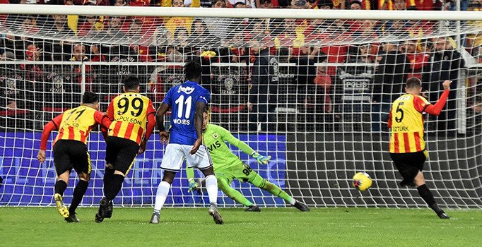 TFF'den flaş değişiklik: Penaltı atışlarında hakem toleransından vazgeçildi, kararı VAR verecek