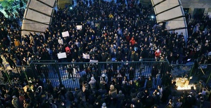 İran'da rejim karşıtı protestolar devam ediyor