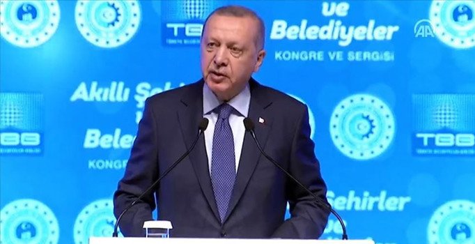 Cumhurbaşkanı Erdoğan: Şov peşinde koşanların hali ortada, maskeleri düşmeye başladı