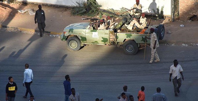 Sudan'da ordu istihbarat merkezlerine operasyon başlattı