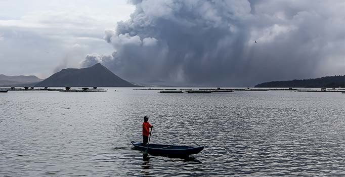 Filipinler'de 'Taal' tahliyesi