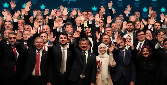 Gelecek Partisi'ne katılmak için AK Parti'den istifa etti
