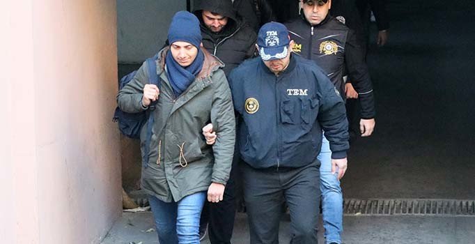 İzmir'de FETÖ'den gözaltına alınan 105 asker adliyede