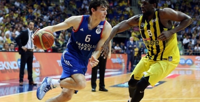 Fenerbahçe Anadolu Efes'i konuk ediyor
