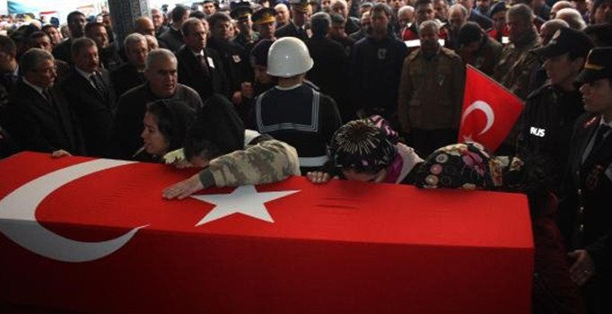 Hakkari'de şehit düşen Sözleşmeli Er Kaplan son yolculuğuna uğurlandı