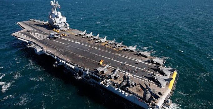 Fransa'dan, Orta Doğu'ya uçak gemisi