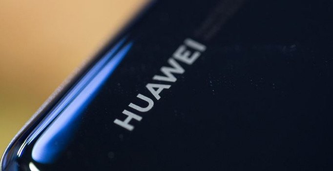 İngiltere'den Huawei'ye destek