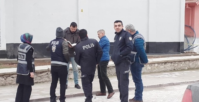 Sosyal medyada tartıştığı kuzenini parkta silahla vurarak öldürdü