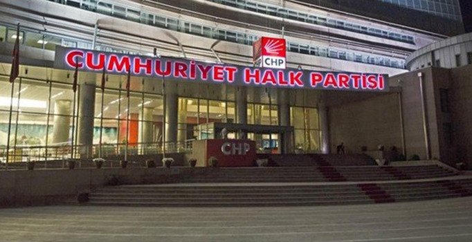CHP'de 24 yönetici görevden alındı