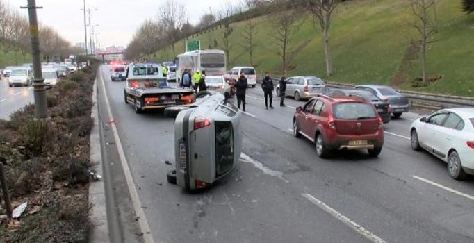 TEM'deki zincirleme kaza İstanbul trafiğini kilitledi