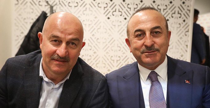 Bakan Çavuşoğlu ile Çerçesov'un benzerliği Rusların dilinde
