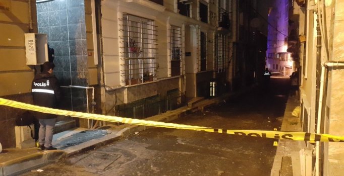 Birlikte eğlendikleri kadınları bacaklarından vurdular