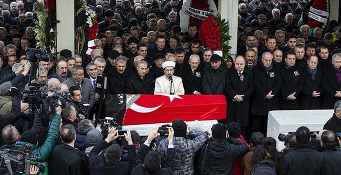 Rahşan Ecevit'e veda | Devlet mezarlığına defin öncesi Kocatepe'de tören