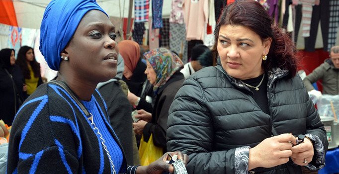 Avcılar'da Senegalli bir kadın pazarcı: Ndeye Hgone Samb