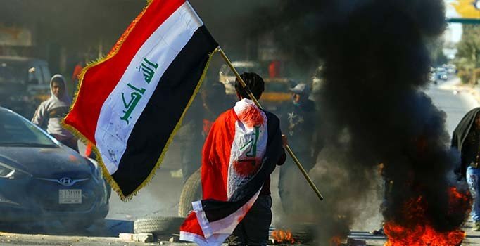 Irak'ta göstericiler yolları kapattı