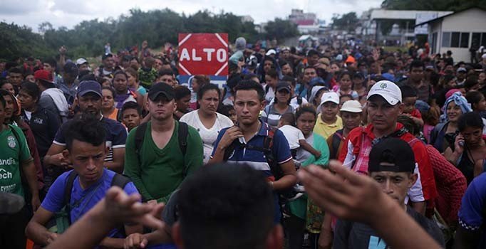 Yüzlerce göçmen yine Meksika sınırında