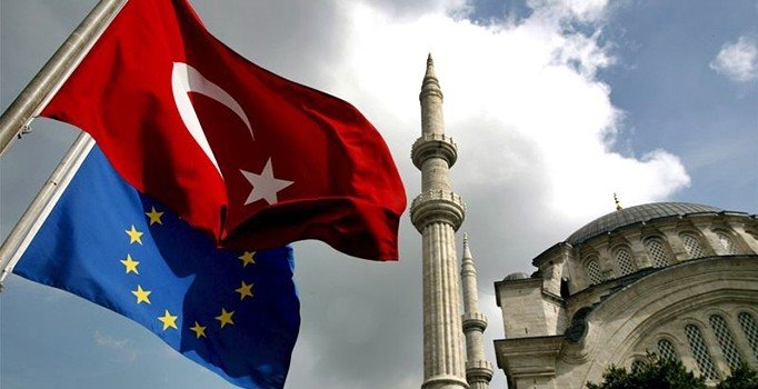 AB, Türkiye'ye sağlanacak mali yardım fonlarının kesileceği haberlerini yalanladı