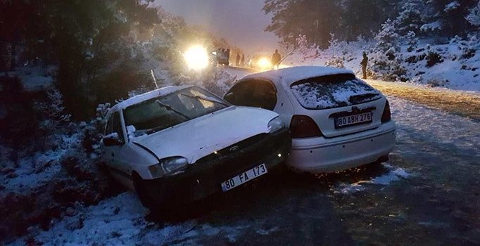 Kar görmeye giden vatandaşlar yolda mahsur kaldı