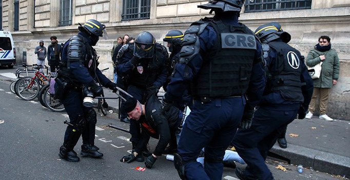 Fransa’da eylemcilere sert müdahale: 59 gözaltı