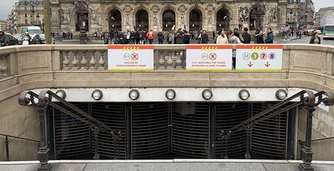 Grev sonrası Paris'te metro seferleri döndü