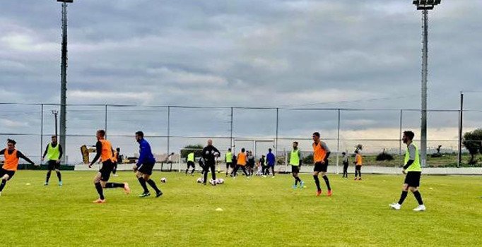 KKTC tarihinde bir ilk! FIFA'ya üye bir ülkenin takımı kamp için ülkeye geldi