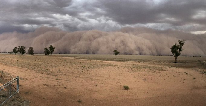 Avustralya'da dev kum fırtınası