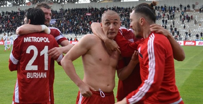 Mecnun Otyakmaz: Aatıf Chahechouhe'nun transferi için Fenerbahçe ile anlaştık