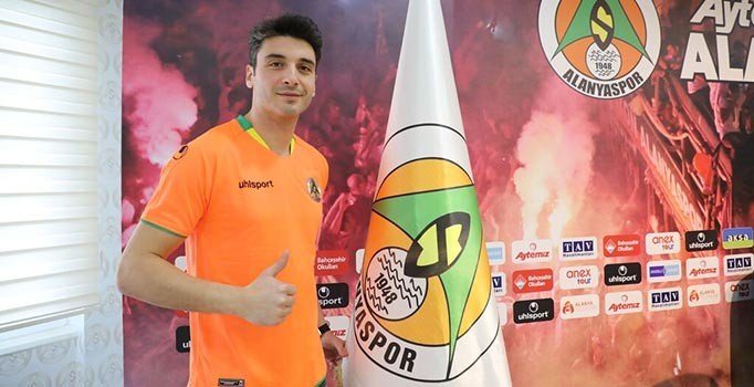 Son 3 yıldır resmi maça çıkmayan Cenk Gönen Alanyaspor'a transfer oldu