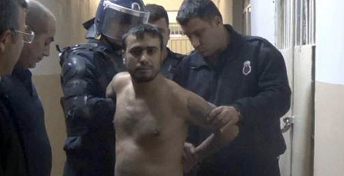 Hükümlü Gürol Maşacı cezaevi müdürünün önünde jilet yuttu