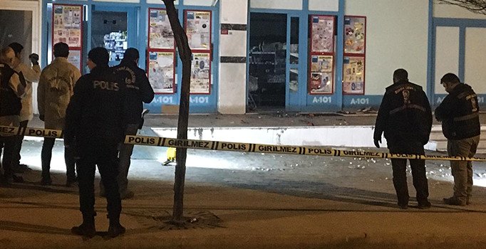 İstanbul Arnavutköy'de markete EYP'li saldırı