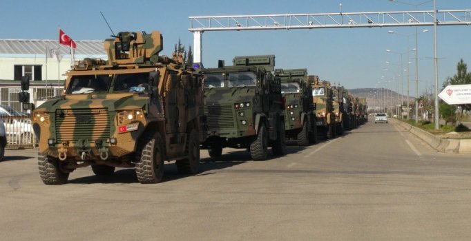 Suriye'ye geçmek üzere farklı illerden hareket eden askeri zırhlı konvoy Kilis'e ulaştı