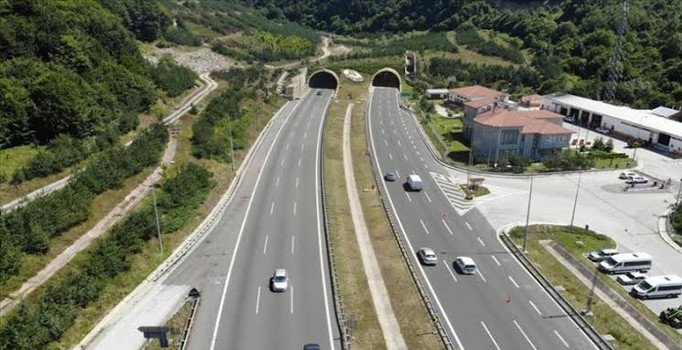 "Türkiye'nin geçiş güzergahı"nda hız yapan sürücüler radara takıldı