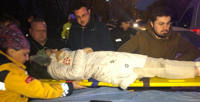 Sınava yetişmeye çalışan öğrenci otomobilin altında kaldı