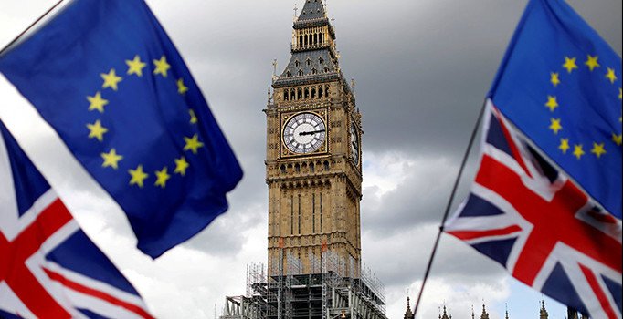 İngiltere Kraliçesi Elizabeth, AB'den ayrılmayı öngören tasarıyı onayladı