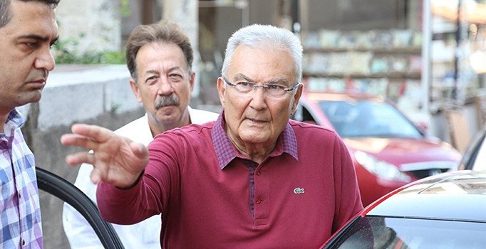 Eski CHP lideri Deniz Baykal domuz gribi teşhisiyle hastaneye kaldırıldı