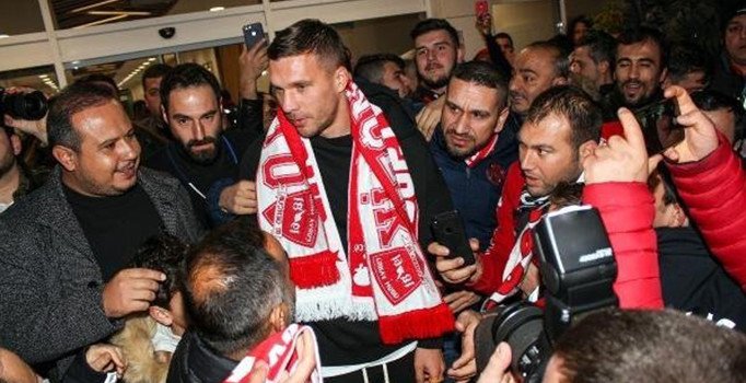 Antalyaspor Podolski'yi transfer etti