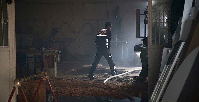 Adana'da mobilya atölyesinde yangın